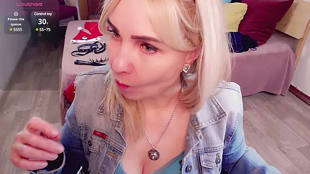 Snapshot of _unique_cam_ chatting on 01-06-25, 10:02 unique cam online show from 01-06-25, 10:02