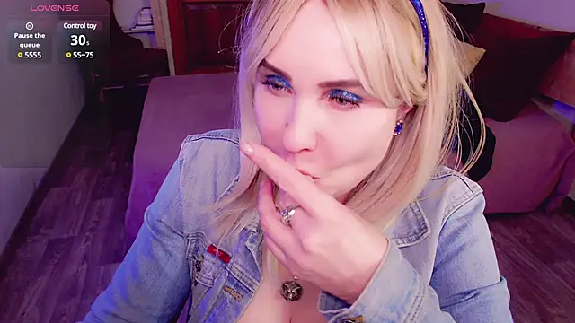 Snapshot of _unique_cam_ chatting on 03-15-25, 07:53 unique cam online show from 03-15-25, 07:53