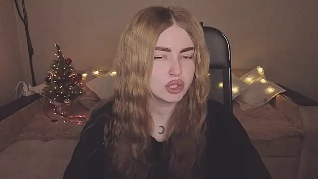 Snapshot of ViolettaLopez chatting on 12-18-25, 12:33 ViolettaLopez online show from 12-18-25, 12:33