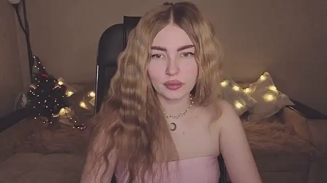 Snapshot of ViolettaLopez chatting on 12-19-25, 12:23 ViolettaLopez online show from 12-19-25, 12:23