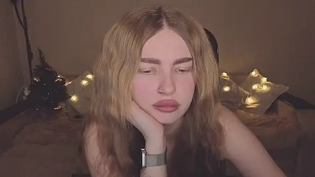 Snapshot of ViolettaLopez chatting on 12-20-25, 02:24 ViolettaLopez online show from 12-20-25, 02:24