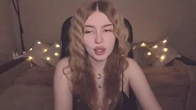 Snapshot of ViolettaLopez chatting on 01-08-26, 01:02 ViolettaLopez online show from 01-08-26, 01:02