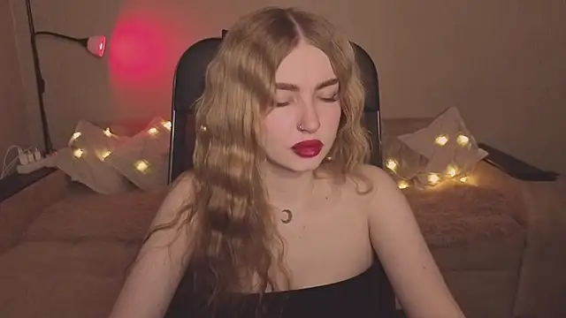 Snapshot of ViolettaLopez chatting on 02-14-26, 03:09 ViolettaLopez online show from 02-14-26, 03:09