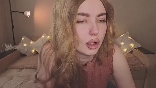 Snapshot of ViolettaLopez chatting on 02-16-26, 09:27 ViolettaLopez online show from 02-16-26, 09:27