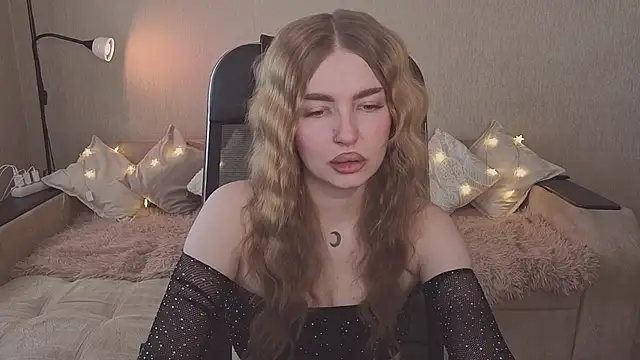 Snapshot of ViolettaLopez chatting on 02-17-26, 12:56 ViolettaLopez online show from 02-17-26, 12:56