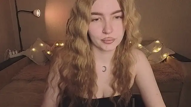 Snapshot of ViolettaLopez chatting on 02-22-26, 06:06 ViolettaLopez online show from 02-22-26, 06:06