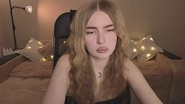 Snapshot of ViolettaLopez chatting on 02-23-26, 04:15 ViolettaLopez online show from 02-23-26, 04:15