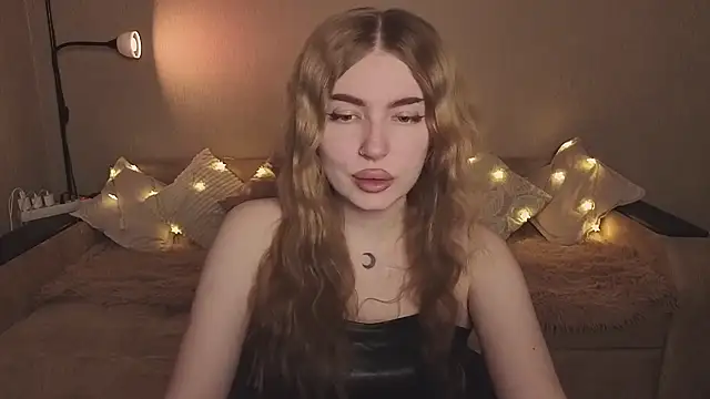 Snapshot of ViolettaLopez chatting on 02-25-26, 02:59 ViolettaLopez online show from 02-25-26, 02:59