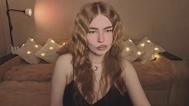 Snapshot of ViolettaLopez chatting on 03-03-26, 03:29 ViolettaLopez online show from 03-03-26, 03:29