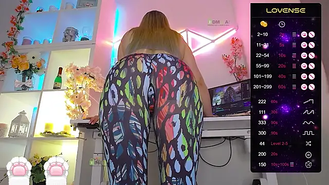 Snapshot of Elena-Marilyn chatting on 01-26-25, 08:13 Elena-Marilyn online show from 01-26-25, 08:13