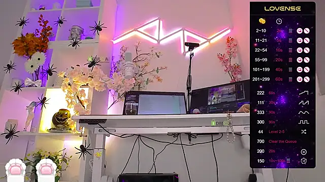 Snapshot of Elena-Marilyn chatting on 10-29-25, 08:32 Elena-Marilyn online show from 10-29-25, 08:32