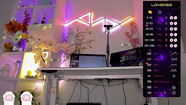 Snapshot of Elena-Marilyn chatting on 11-18-25, 08:46 Elena-Marilyn online show from 11-18-25, 08:46