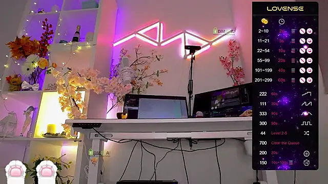 Snapshot of Elena-Marilyn chatting on 11-21-25, 08:51 Elena-Marilyn online show from 11-21-25, 08:51