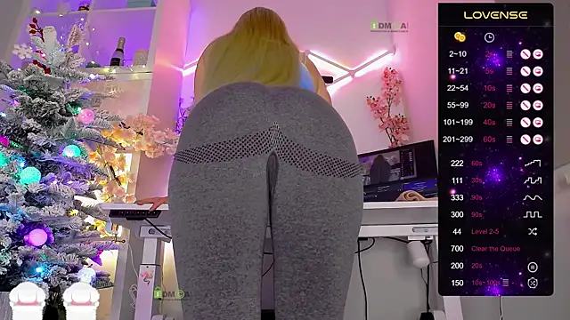 Snapshot of Elena-Marilyn chatting on 11-30-25, 08:57 Elena-Marilyn online show from 11-30-25, 08:57