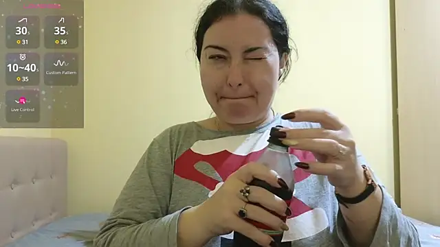 Snapshot of BBW_MILF_4U chatting on 02-15-25, 06:33 BBW MILF 4U online show from 02-15-25, 06:33