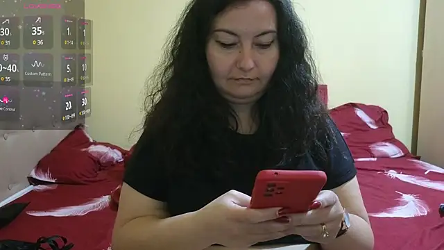 Snapshot of BBW_MILF_4U chatting on 03-20-25, 12:32 BBW MILF 4U online show from 03-20-25, 12:32