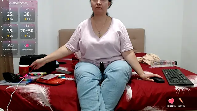 Snapshot of BBW_MILF_4U chatting on 10-15-25, 06:35 BBW MILF 4U online show from 10-15-25, 06:35