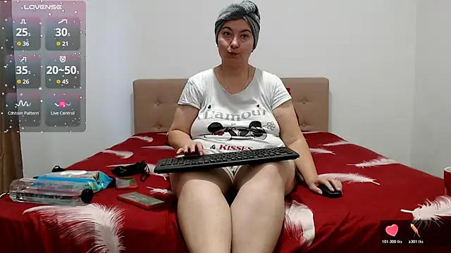 Snapshot of BBW_MILF_4U chatting on 10-21-25, 07:20 BBW MILF 4U online show from 10-21-25, 07:20