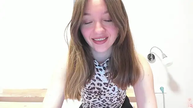 Snapshot of Naughty_Molly chatting on 05-28-26, 06:38 Naughty Molly online show from 05-28-26, 06:38