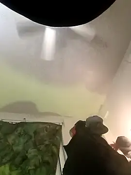 Snapshot of thefire420 chatting on 12-04-25, 03:10 thefire420 online show from 12-04-25, 03:10