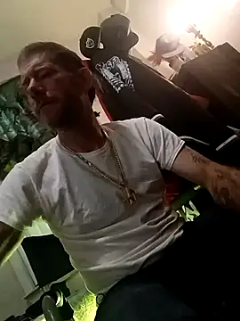 Snapshot of thefire420 chatting on 12-05-25, 03:52 thefire420 online show from 12-05-25, 03:52