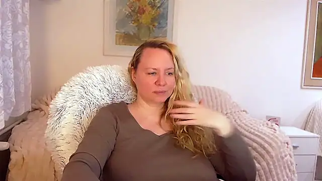 Sarah4you online show from 02-15-25, 04:23