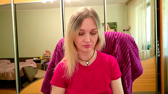 ModelEva online show from 05-09-26, 10:42