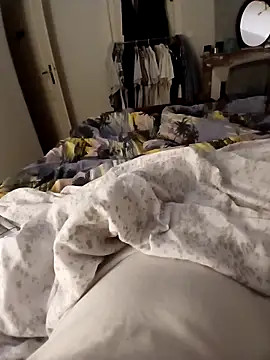 Snapshot of FrenchGuy54 chatting on 11-07-25, 10:43 FrenchGuy54 online show from 11-07-25, 10:43