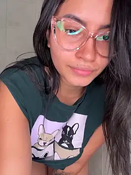 Snapshot of PaulinaBelushi chatting on 12-11-24, 11:43 PaulinaBelushi online show from 12-11-24, 11:43