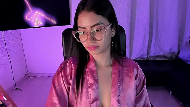 Snapshot of PaulinaBelushi chatting on 02-13-25, 11:58 PaulinaBelushi online show from 02-13-25, 11:58