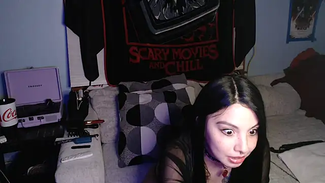 Snapshot of NativeNymph chatting on 10-15-25, 07:19 NativeNymph online show from 10-15-25, 07:19