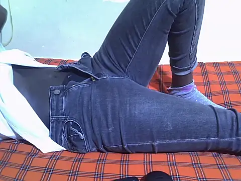 Snapshot of EbonyMina_ chatting on 10-12-25, 09:41 EbonyMina online show from 10-12-25, 09:41