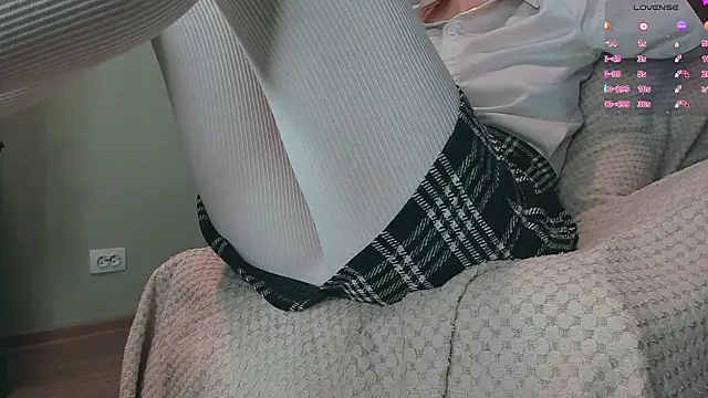 Snapshot of queen_carly chatting on 02-13-26, 07:10 queen carly online show from 02-13-26, 07:10