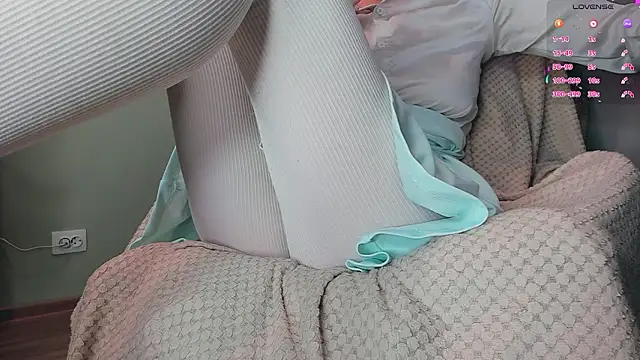 Snapshot of queen_carly chatting on 02-25-26, 11:53 queen carly online show from 02-25-26, 11:53