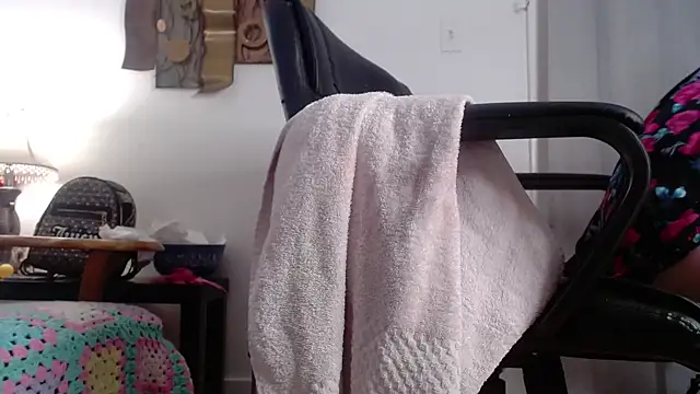 Snapshot of Candy-apple chatting on 01-24-25, 02:18 Candy-apple online show from 01-24-25, 02:18