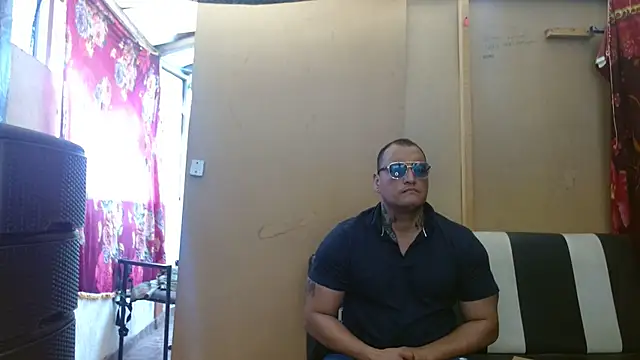 Snapshot of hardrock982 chatting on 02-12-25, 01:37 hardrock982 online show from 02-12-25, 01:37