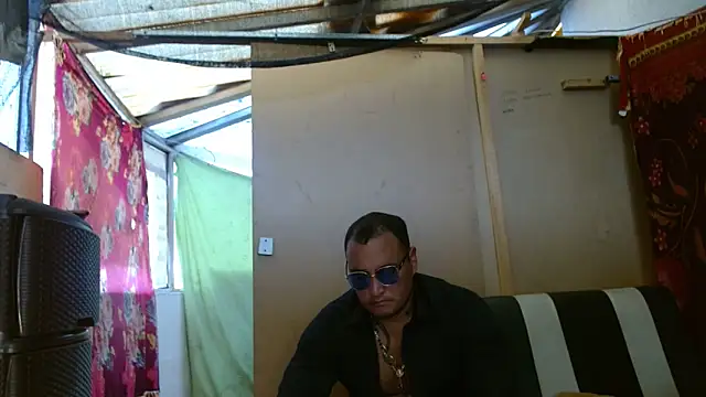Snapshot of hardrock982 chatting on 02-21-25, 01:11 hardrock982 online show from 02-21-25, 01:11