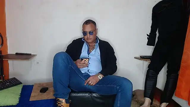Snapshot of hardrock982 chatting on 03-04-25, 01:28 hardrock982 online show from 03-04-25, 01:28