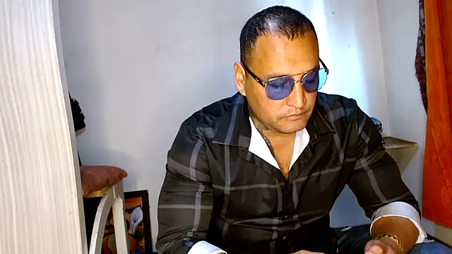 Snapshot of hardrock982 chatting on 03-19-25, 01:29 hardrock982 online show from 03-19-25, 01:29