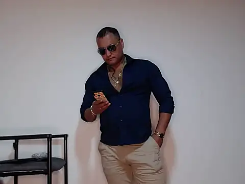 Snapshot of hardrock982 chatting on 09-13-25, 01:33 hardrock982 online show from 09-13-25, 01:33