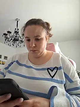 Snapshot of AureliaWinter chatting on 01-12-25, 12:33 AureliaWinter online show from 01-12-25, 12:33