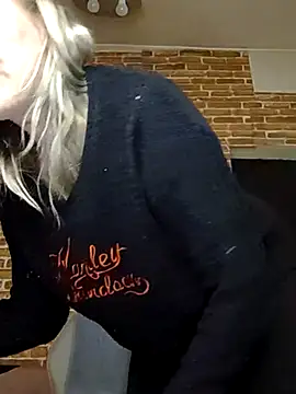 Snapshot of _Horny_milf_ chatting on 02-24-25, 06:16 Horny milf online show from 02-24-25, 06:16