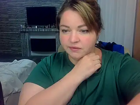 Snapshot of cute__cherry chatting on 05-20-26, 06:47 cute cherry online show from 05-20-26, 06:47