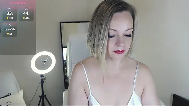 Tilly Eliot online show from 01-27-25, 04:22