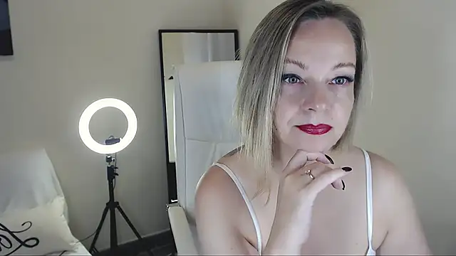 Tilly Eliot online show from 01-30-25, 04:24