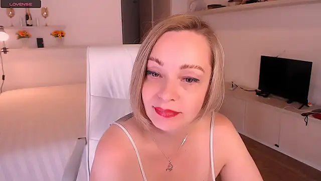 Tilly Eliot online show from 11-14-25, 07:45