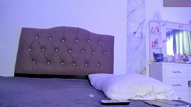 alysson 18 online show from 04-08-26, 03:01