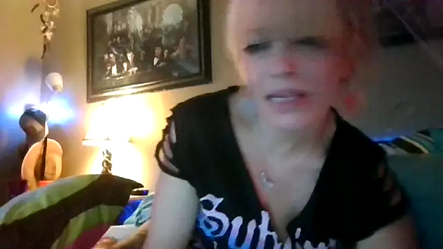 Snapshot of marilyn420 chatting on 12-14-25, 04:34 marilyn420 online show from 12-14-25, 04:34