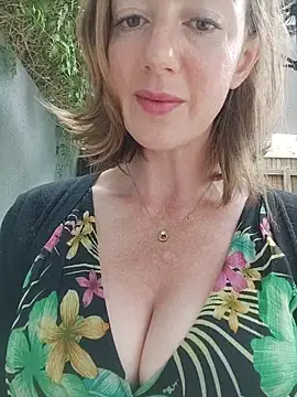 Snapshot of TopsyWilde chatting on 01-18-26, 10:41 TopsyWilde online show from 01-18-26, 10:41