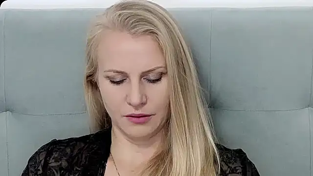 K  Adrienne online show from 10-04-25, 05:49